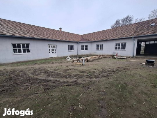Családi ház többféle hasznosítási lehetőséggel-Alkuképes irányáron!