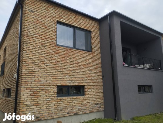 Csaladi hazak,epitese,felujitasa,kulso homlokzat szigetelese