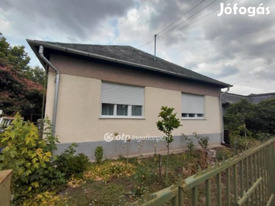 Csányi 70 nm-es ház eladó