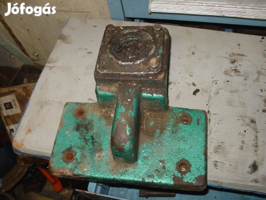 Csapágyház alsó ékszíjtárcsa oldali kiskőrösi szalagfűrész 800