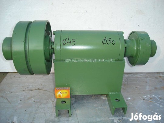 Csapágyház tengelykapcsolóval