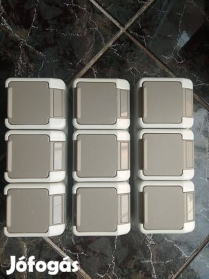 Csapfedeles hármas dugalj, kültéri konnektor ,(15db)