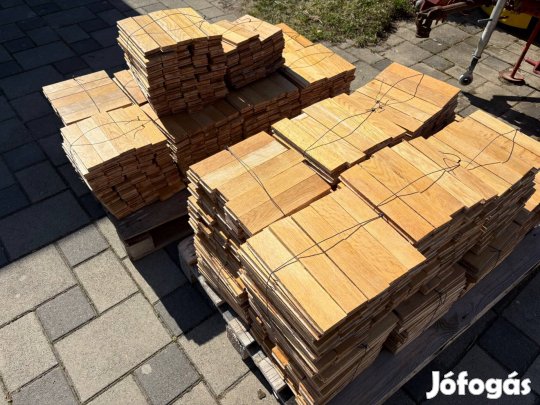 Csaphornyos, tömör tölgyfa parketta frissen bontott, kötegelt