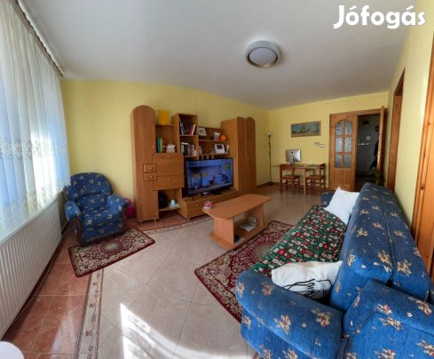 Csaplár Benedek utcában kiadó lakás