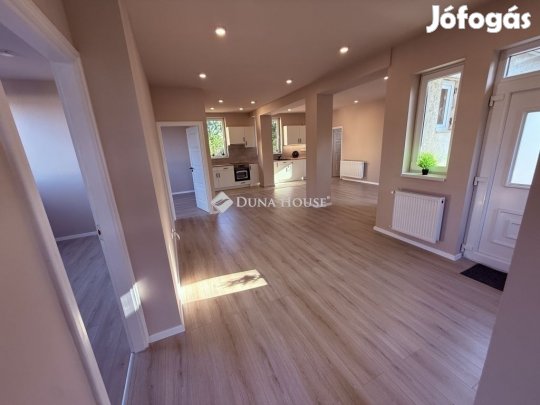 Csapókert kedvelt utcájában családi ház eladó