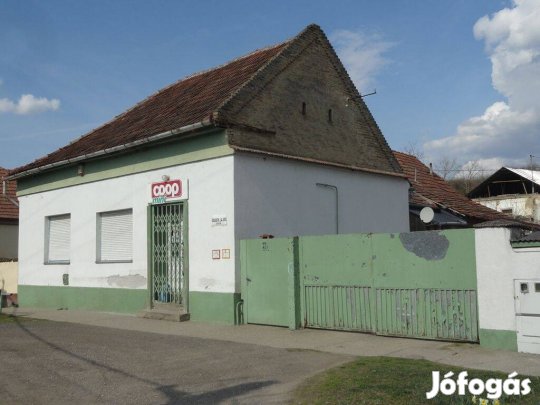 Császártöltésen üzlet/raktár kiadó