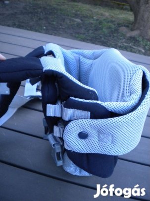 Csatos babahordozó kenguru