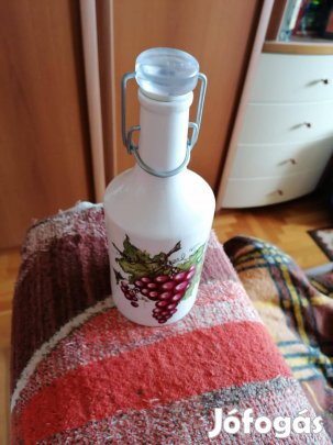 Csatos porcelán flakon 4,5 dl-es szőlő mintával