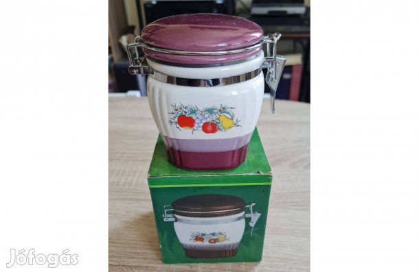 Csatos tároló edény