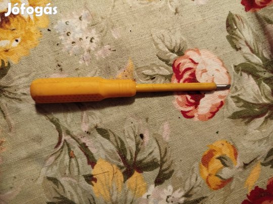 Csavarhúzó lapos fejű (kicsi)