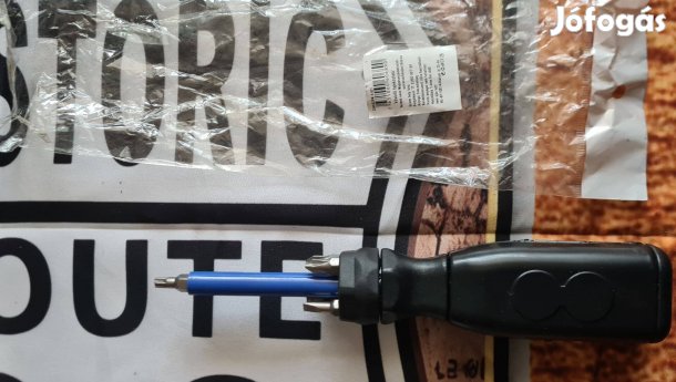 Csavarozó készlet, kihúzható mágnessel