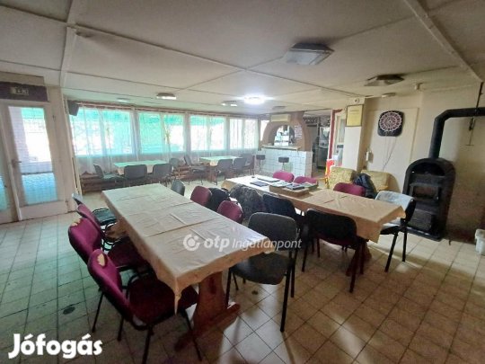 Csávoly - tóparton vendéglátóhely eladó!