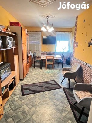 Csemő központjához közel 3 szobás ház eladó