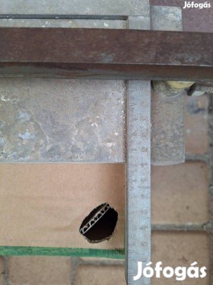 Csempevágó eszköz