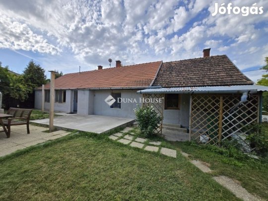 Csend, nyugalom, a Balaton közelségében