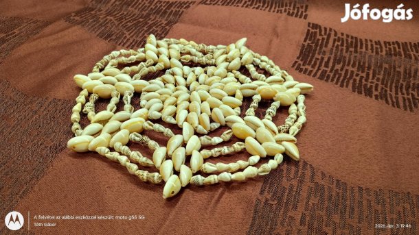 Csendes - óceáni kagylókból készült terítő