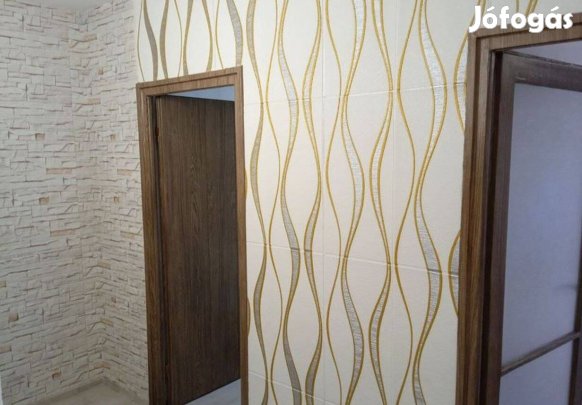 Csendes, harmadik emeleti felújított lakás, parkra néző ablakokkal