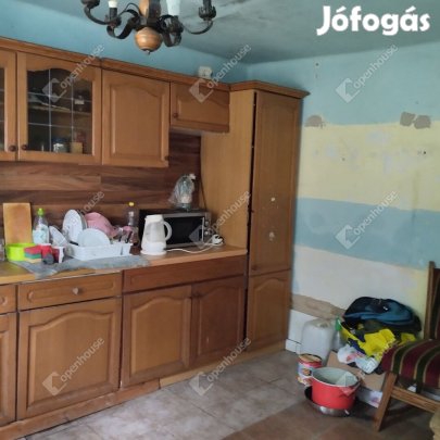 Csendes  kis faluban családi ház eladó!