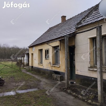 Csendes  kis faluban családi ház eladó!