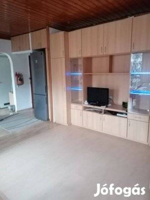 Csendes, világos, tágas, jó beosztású, zöldre néző sarok lakás