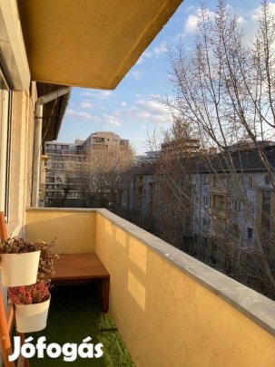Csendes erkélyes lakás a IX. kerület szívében