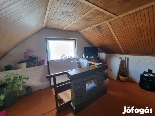 Csendes részen, külterületi téglaépület eladó!