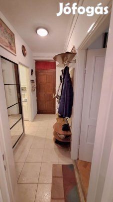 Csendes téglalakás a kámoni városrészen