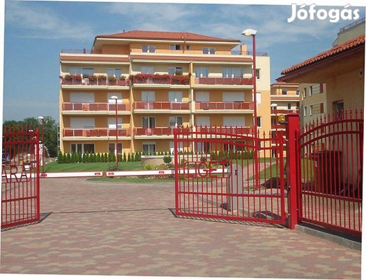 Csendes tetőtéri lakás 109/169 négyzetméteres Budapesten, X. Városrész