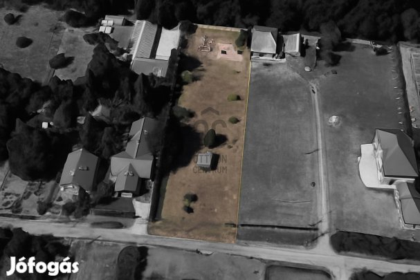 Csendes utcában, teljes közművel  telek, ahol minden adott