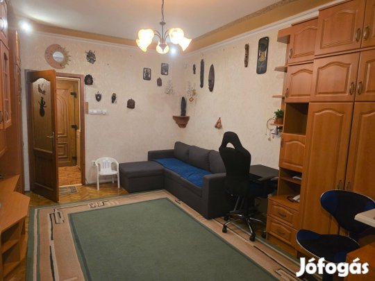 Csepel belvárosában lakás garázzsal tárolókkal eladó