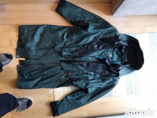 Csepelen használt eredeti török, női M-es vékony bőrdzseki