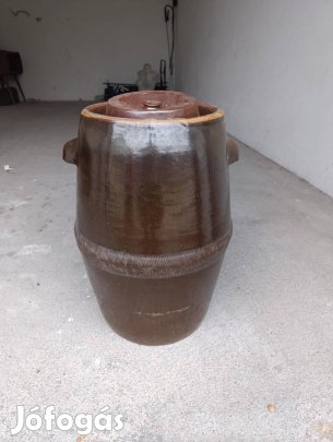 Cserép hordó savanyúsághoz