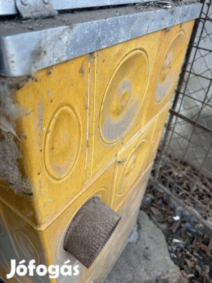 Cserépkályha álló