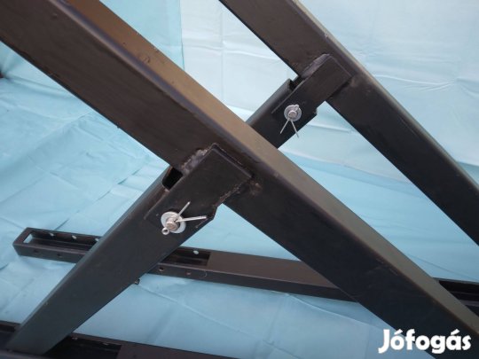 Cseréptartó konzol