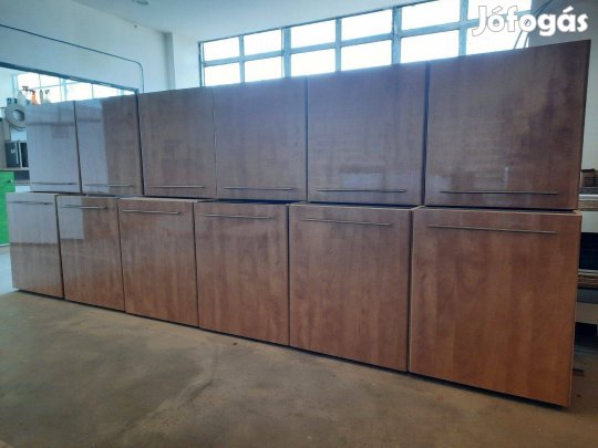 Cseresznye metál fényes konyhabútor, akár bontva is (AQ164)