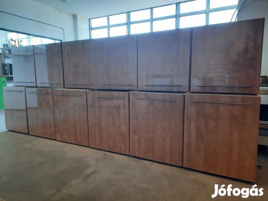 Cseresznye metál fényes konyhabútor, akár bontva is (AR164)