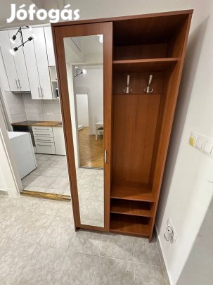 Cseresznyeszínű bútor komód és szekrény