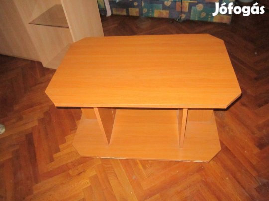 Cseresznyeszínű dohányzóasztal