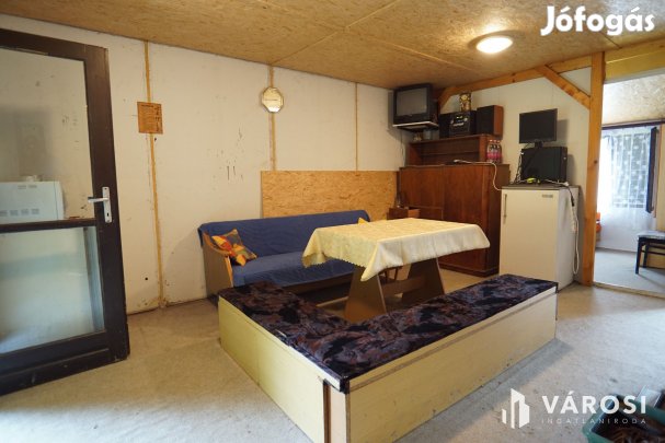 Cserfői hegyen lakható hétvégi ház