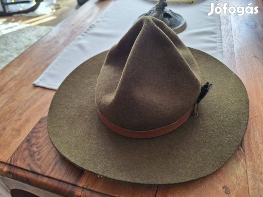 Cserkészkalap és őv