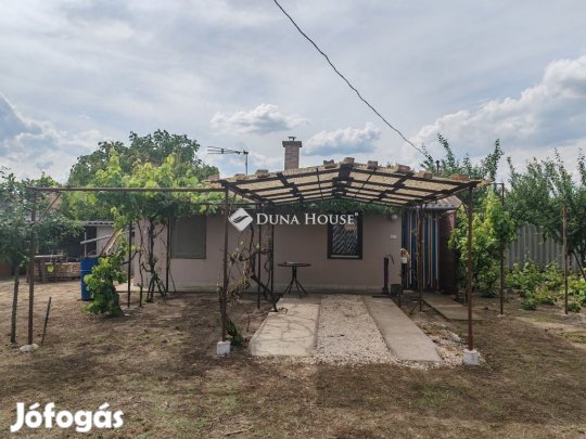 Cserkeszőlői 38 nm-es ház eladó