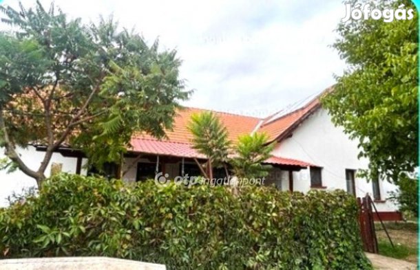 Cserkeszőlői eladó 146 nm-es ház