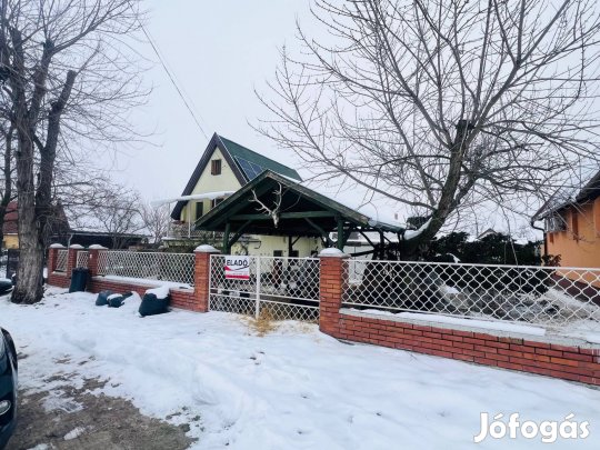 Cserkeszőlőn családi ház eladó