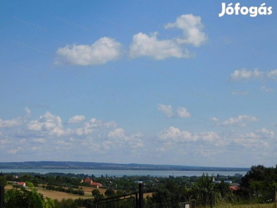 Cserszegtomajon j pts csaldi hz ngy apartmannal elad