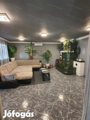 Cserszegtomajon hatalmas birtokkal csaldi hz elad