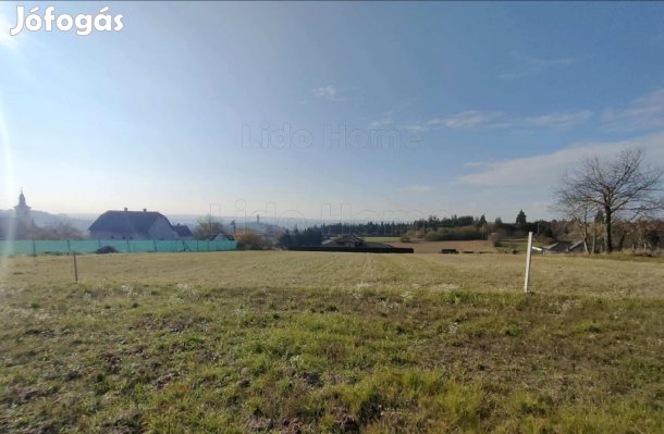 Cserszegtomajon lakvezeti telek elad.