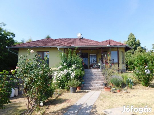 Cserszegtomajon panorámás családi ház eladó