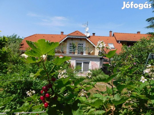 Cserszegtomajon többgenerációs ház eladó