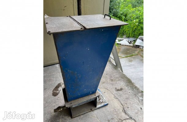 Csigás adagoló tartály eladó