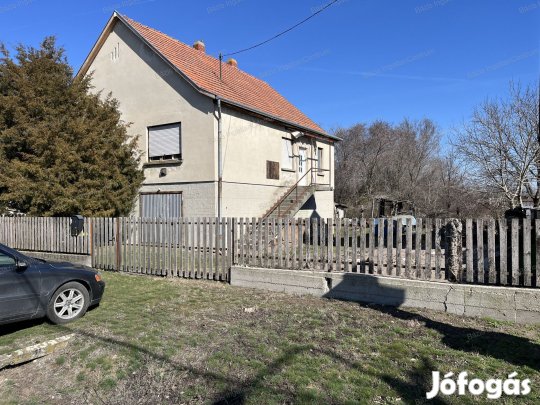 Csikérián kétszintes családi ház eladó